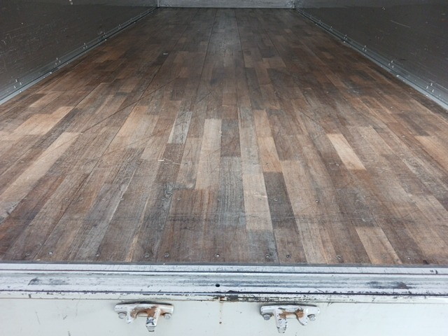 いすゞフォワードアルミウイング中型（4t）[写真09]