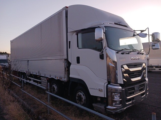 いすゞギガアルミウイング大型（10t）[写真01]