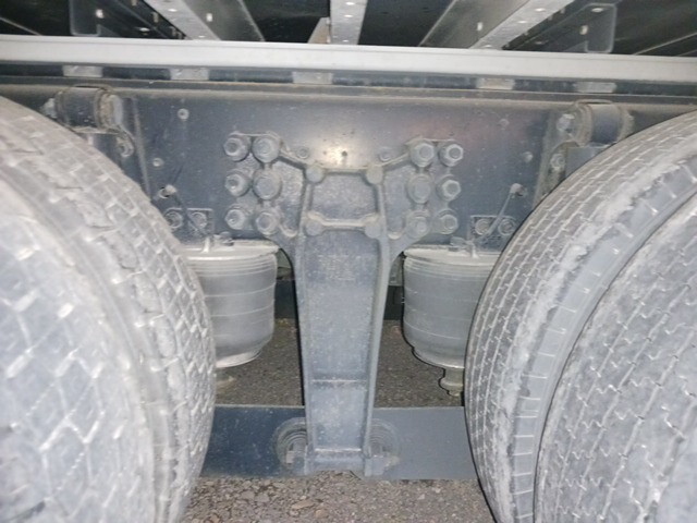 いすゞギガアルミウイング大型（10t）[写真10]