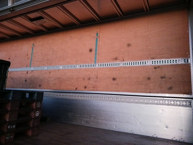 いすゞギガアルミウイング大型（10t）[写真14]