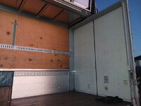 いすゞギガアルミウイング大型（10t）[写真18]