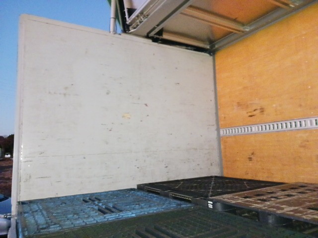 いすゞギガアルミウイング大型（10t）[写真18]