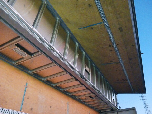 いすゞギガアルミウイング大型（10t）[写真19]