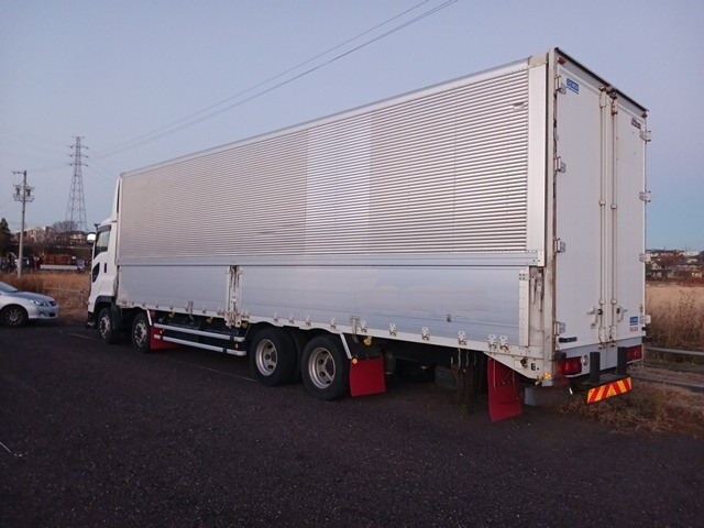 いすゞギガアルミウイング大型（10t）[写真02]