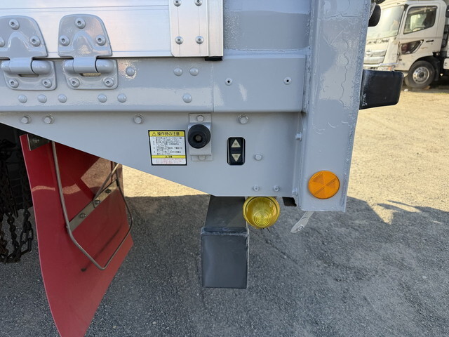 いすゞギガアルミウイング大型（10t）[写真28]
