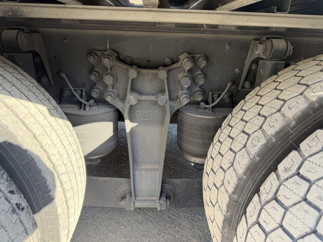 いすゞギガアルミウイング大型（10t）[写真30]