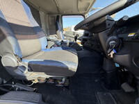 いすゞギガアルミウイング大型（10t）[写真34]