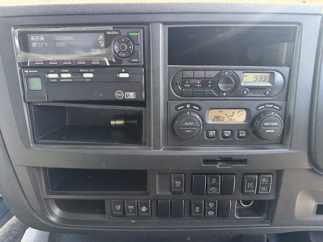 いすゞギガアルミウイング大型（10t）[写真35]