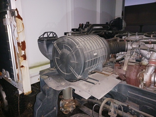 いすゞギガアルミウイング大型（10t）[写真37]