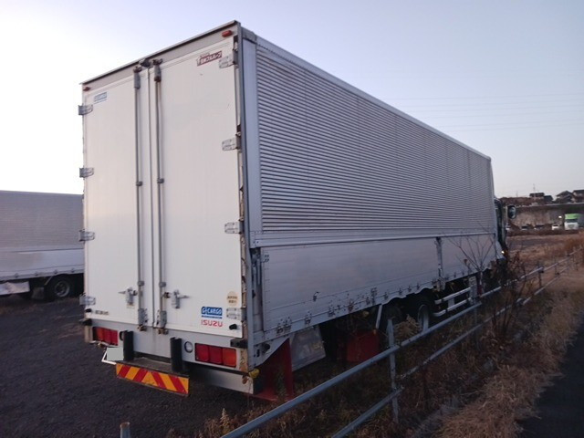 いすゞギガアルミウイング大型（10t）[写真04]