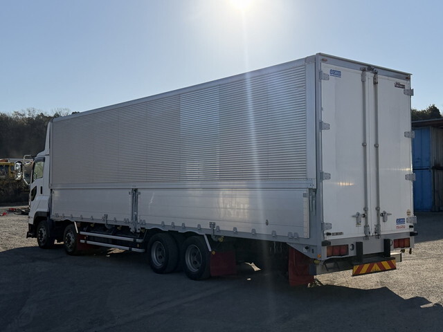 いすゞギガアルミウイング大型（10t）[写真04]