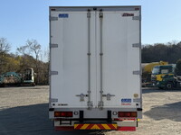 いすゞギガアルミウイング大型（10t）[写真08]