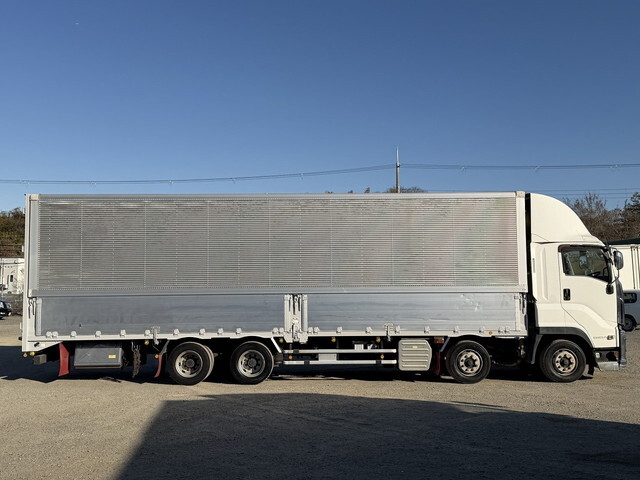 いすゞギガアルミウイング大型（10t）[写真08]