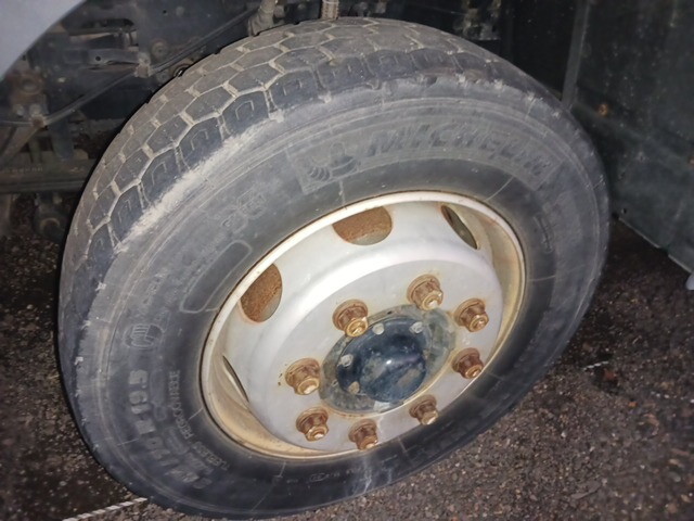 いすゞギガアルミウイング大型（10t）[写真09]