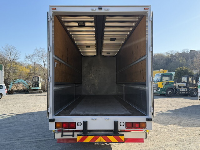 いすゞギガアルミウイング大型（10t）[写真09]