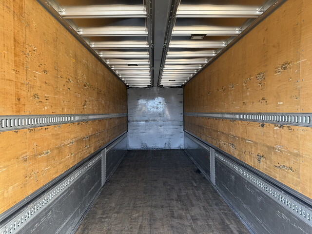 いすゞギガアルミウイング大型（10t）[写真11]