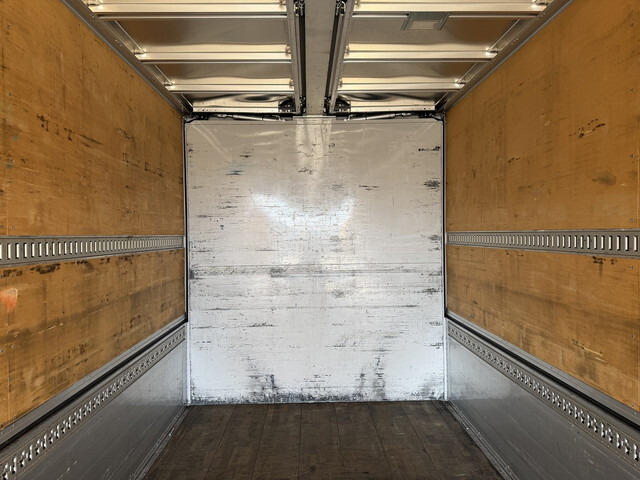 いすゞギガアルミウイング大型（10t）[写真16]