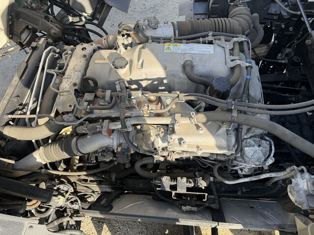 いすゞギガアルミウイング大型（10t）[写真19]