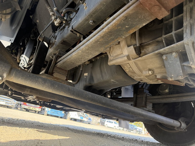 いすゞギガアルミウイング大型（10t）[写真24]