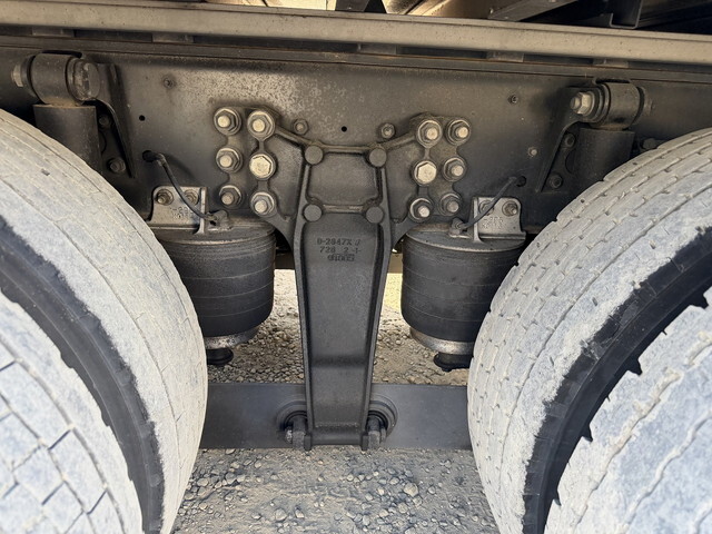 いすゞギガアルミウイング大型（10t）[写真30]