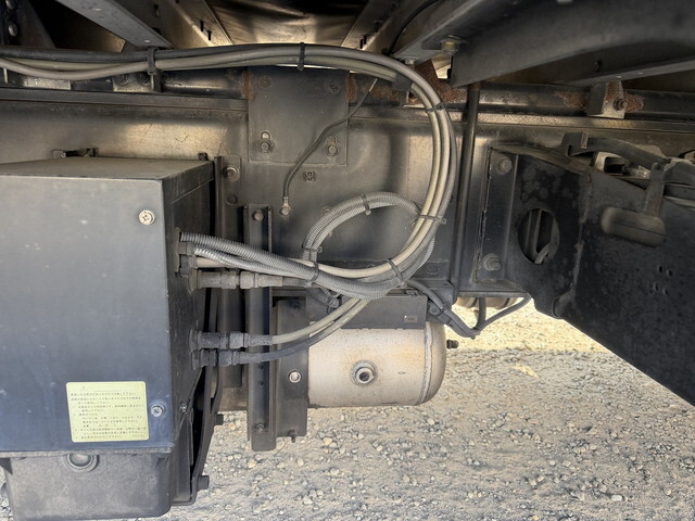 いすゞギガアルミウイング大型（10t）[写真31]
