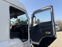 いすゞギガアルミウイング大型（10t）[写真34]