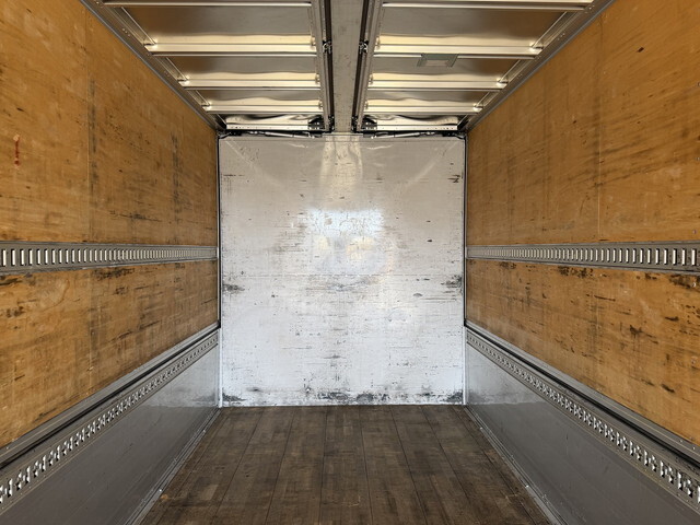 いすゞギガアルミウイング大型（10t）[写真16]