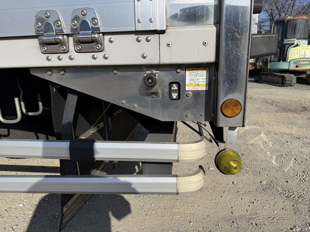 いすゞギガアルミウイング大型（10t）[写真29]