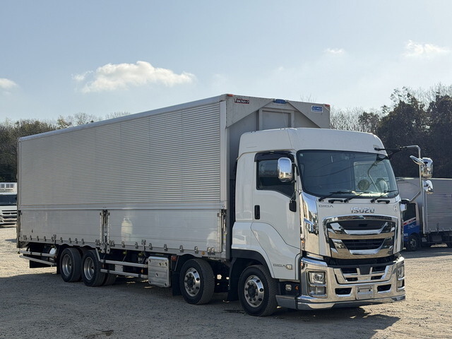 いすゞギガアルミウイング大型（10t）[写真03]