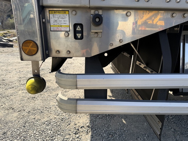 いすゞギガアルミウイング大型（10t）[写真30]