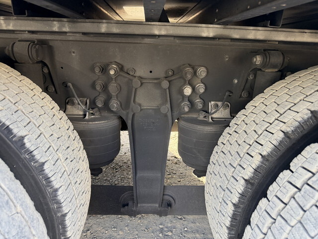 いすゞギガアルミウイング大型（10t）[写真32]