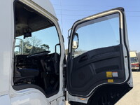 いすゞギガアルミウイング大型（10t）[写真34]