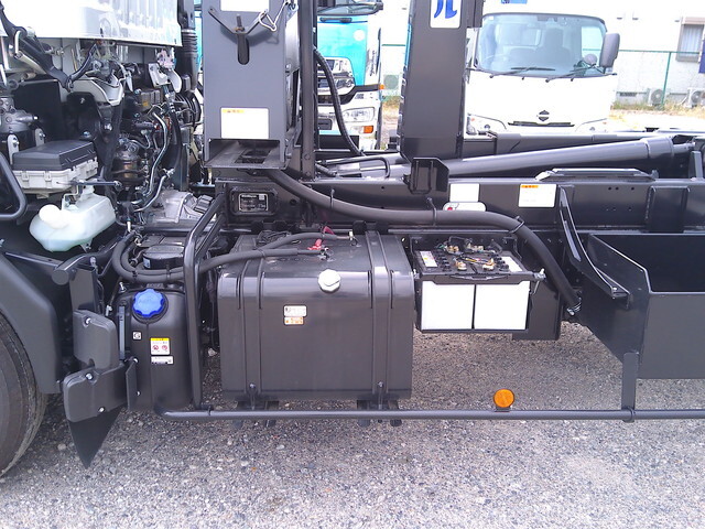 いすゞフォワードコンテナ専用車中型（4t）[写真13]