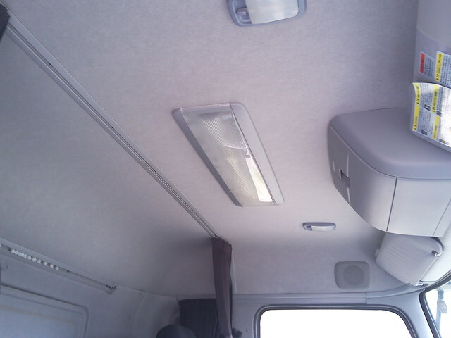 UDトラックスクオンセルフローダー大型（10t）[写真17]