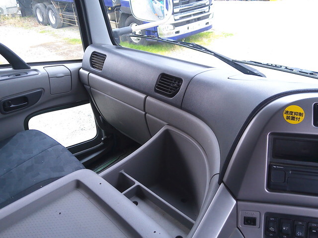 UDトラックスクオンセルフローダー大型（10t）[写真19]