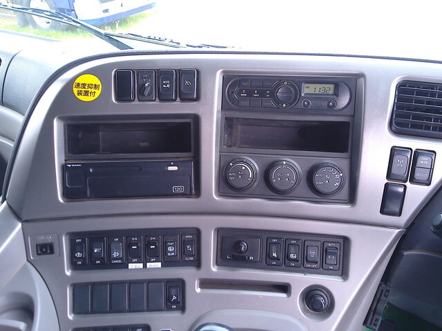 UDトラックスクオンセルフローダー大型（10t）[写真20]