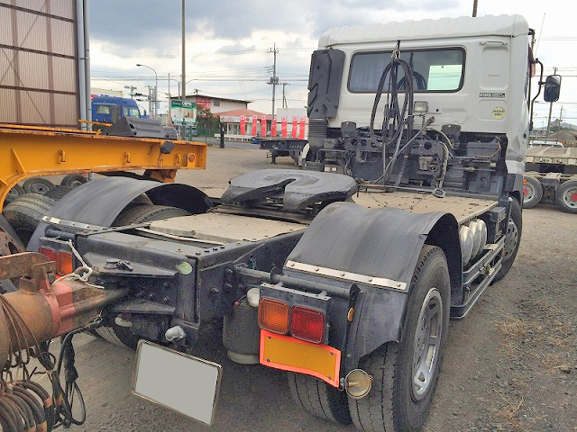 UDトラックスクオントレーラーヘッド（トラクターヘッド）大型（10t）[写真02]