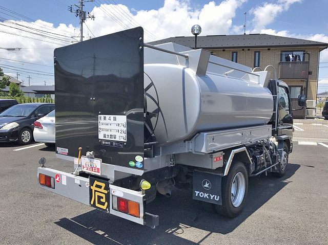 三菱ふそうキャンタータンク車（タンクローリー）小型（2t・3t）[写真02]
