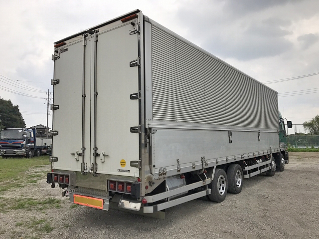 いすゞギガアルミウイング大型（10t）[写真02]