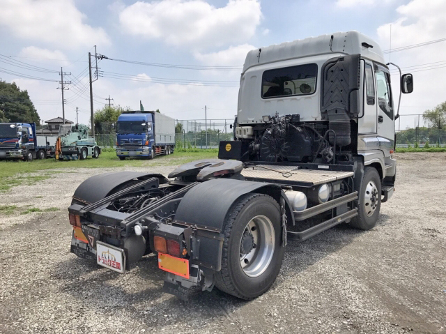 いすゞギガトレーラーヘッド（トラクターヘッド）大型（10t）[写真02]