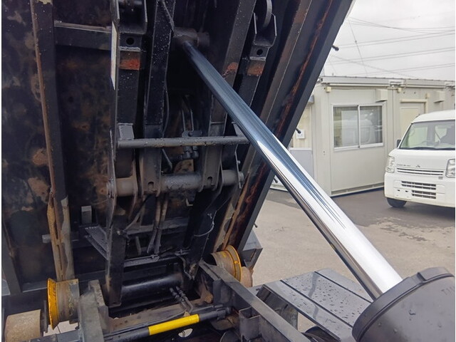 三菱ふそうキャンターコンテナ専用車小型（2t・3t）[写真11]