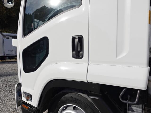 いすゞフォワードアルミウイング増トン（6t・8t）[写真10]