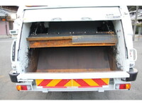 いすゞフォワードパッカー車（塵芥車）増トン（6t・8t）[写真14]