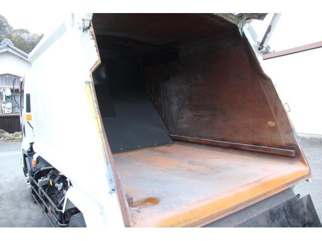 いすゞフォワードパッカー車（塵芥車）増トン（6t・8t）[写真20]