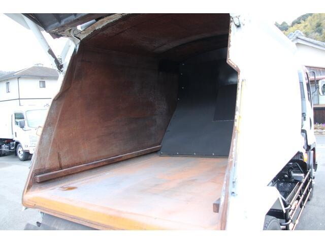 いすゞフォワードパッカー車（塵芥車）増トン（6t・8t）[写真22]