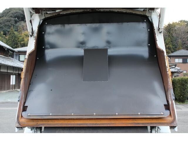 いすゞフォワードパッカー車（塵芥車）増トン（6t・8t）[写真23]