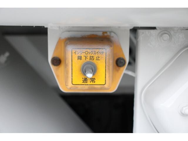 いすゞフォワードパッカー車（塵芥車）増トン（6t・8t）[写真27]