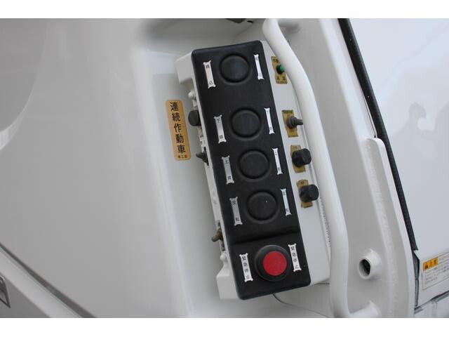 いすゞフォワードパッカー車（塵芥車）増トン（6t・8t）[写真28]