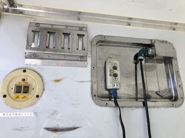 いすゞフォワード冷凍車（冷蔵車）中型（4t）[写真17]