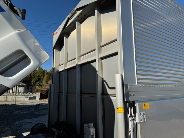 三菱ふそうファイターアルミウイング中型（4t）[写真18]
